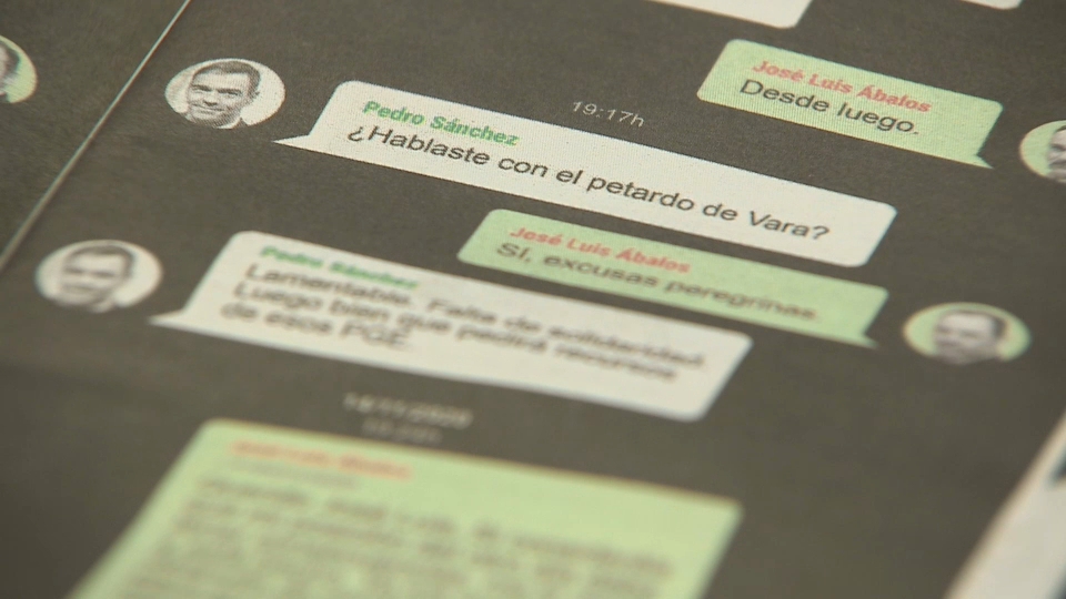 Los "WhatsApps" entre Sánchez y Ábalos, publicados por un diario nacional, incluyen críticas a Vara, entre otros barones socialistas