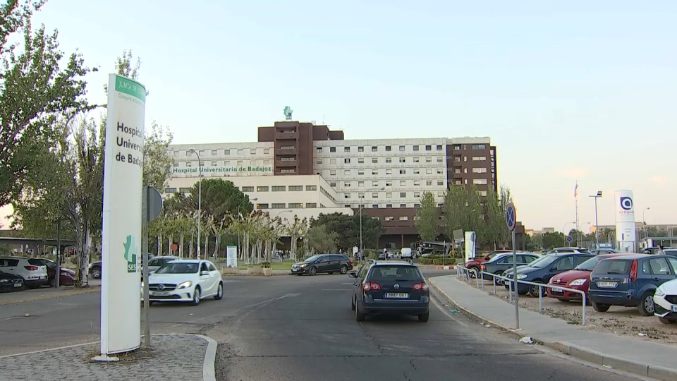 Herido un motorista de 49 años ras colisionar con un coche en Badajoz