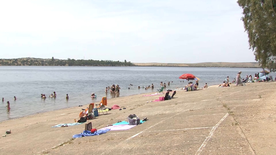 El embalse de Orellana ultima los preparativos de cara a la temporada estival 
