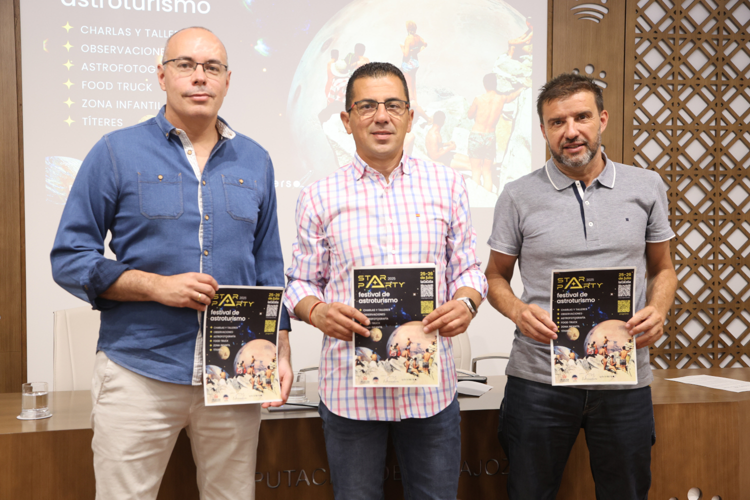 La Diputación de Badajoz celebra su primera 'Star Party' en La Cocosa para acercar el cielo nocturno al público