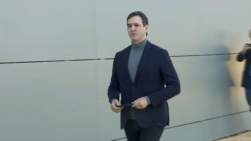 La jueza de Badajoz rechaza retirar el pasaporte al hermano de Sánchez, al que pide que informe de cambios de domicilio