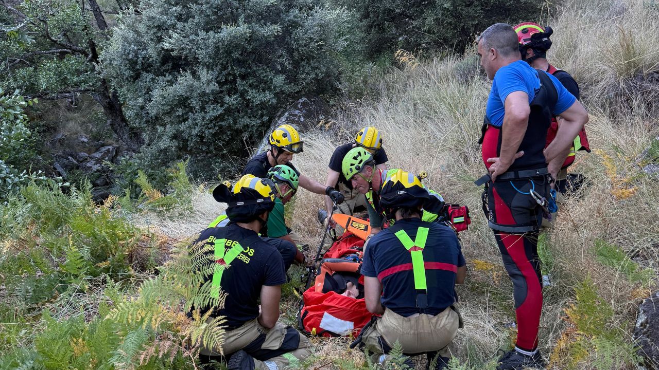 El SEPEI interviene en el rescate de una mujer en la garganta de Los Papúos, en Jerte