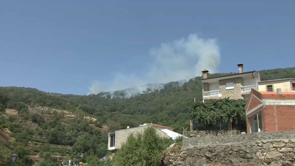 La Guardia Civil comienza a sancionar a quienes desobedecen las órdenes de evacuación en el norte de Cáceres
