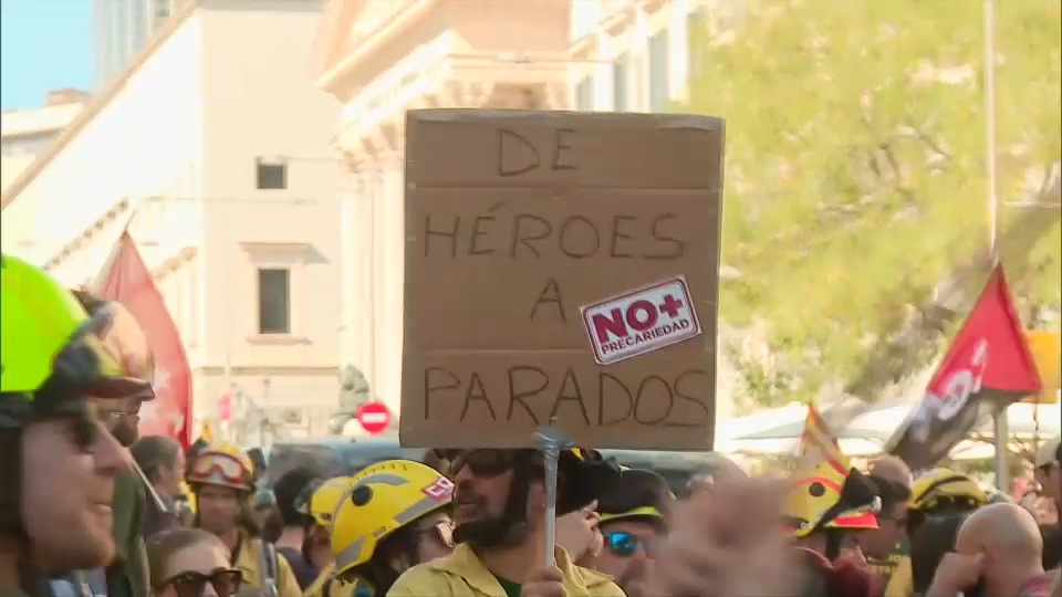 Los bomberos forestales piden mejores condiciones laborales