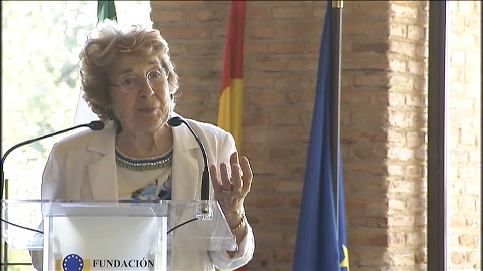 Sofia Corradi recibe el Premio Europeo Carlos V en Yusta, en el año 2016