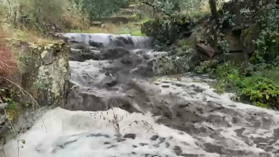 Aguas turbias por el arrastre de cenizas tras los grandes incendios - Imagen de archivo.