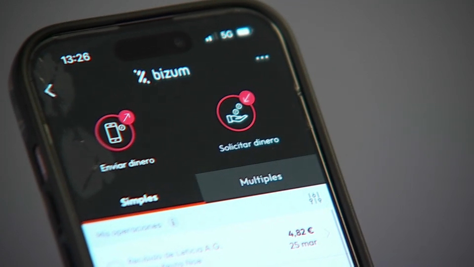 Imagen de teléfono con app de Bizum