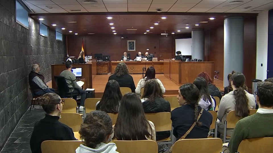 Juicio a una pareja acuada de prostituir a mujeres en Cáceres