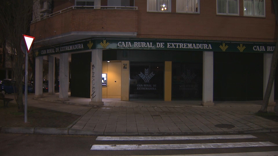 Fachada de la Caja Rural de Extremadura, en la que se ha producido un atraco el 16 de enero de 2026