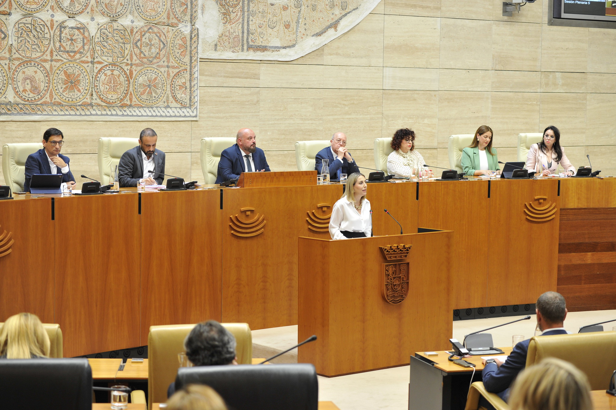 María Guardiola en la Asamblea de Extremadura