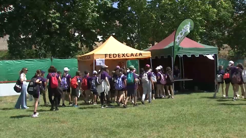 El Encuentro Escolar del Proyecto Proades 'Caza y Naturaleza' reúne en Alange a más de 500 alumnos y profesores