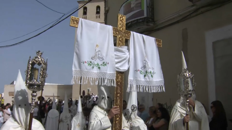 El Resucitado y María Santísima de la Aurora protagonizan el 'Encuentro' del Domingo de Resurrección en Badajoz