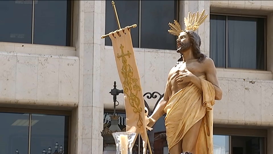 El Resucitado y María Santísima de la Aurora protagonizan el 'Encuentro' del Domingo de Resurrección en Badajoz