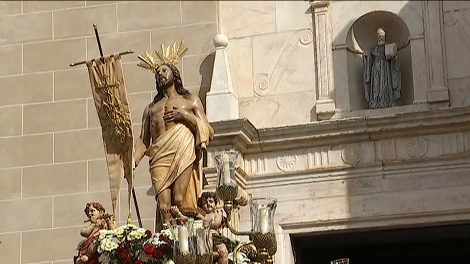 El Resucitado y María Santísima de la Aurora protagonizan el 'Encuentro' del Domingo de Resurrección en Badajoz