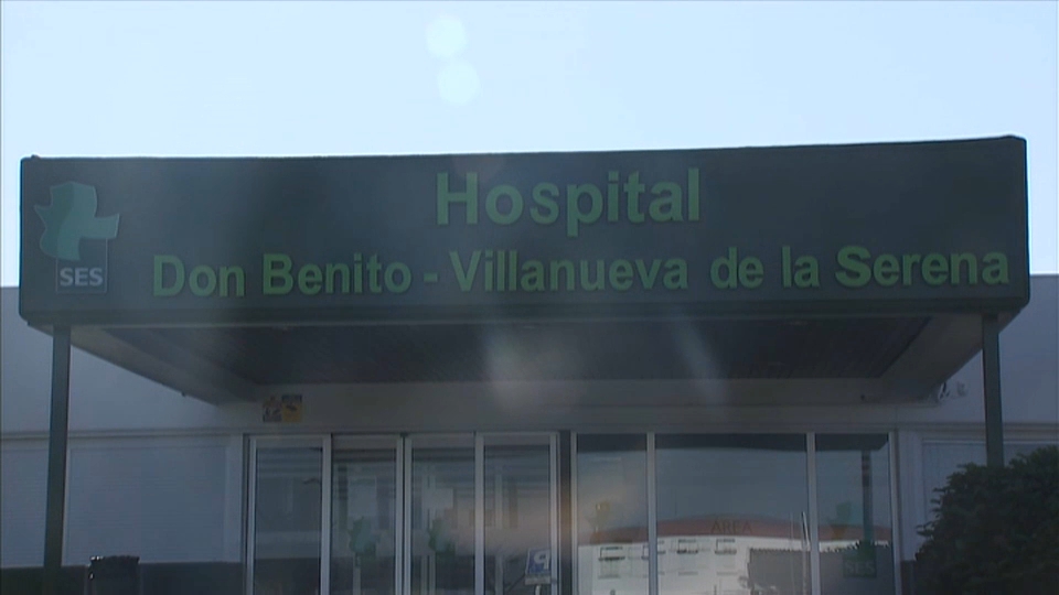 Dos personas heridas en Don Benito por la colisión de un vehículo contra otro estacionado