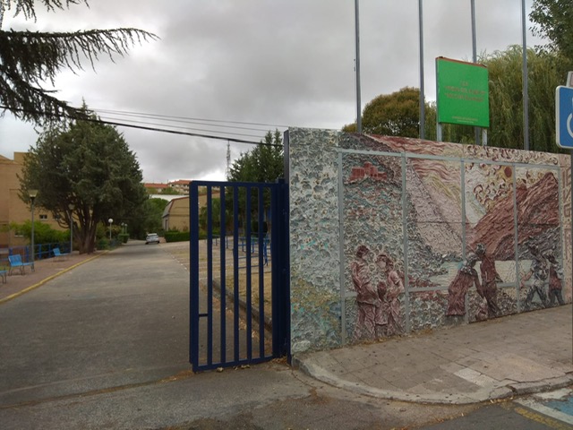 Entrada al IES Virgen del Puerto, en Plasencia