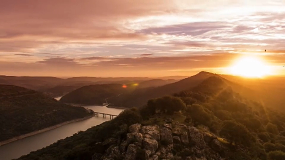 El parque nacional de Monfragüe tiene una belleza especial durante las noches de verano