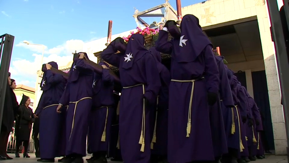 La lluvia ha condicionado los actos procesionales del Viernes Santo