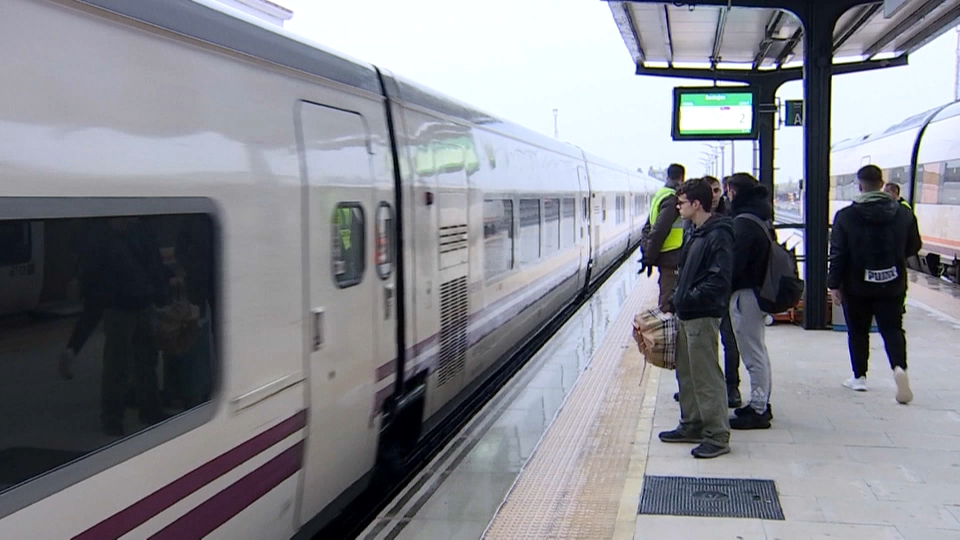 Transportes rebaja de 16 a 8 el mínimo de viajes para los abonos gratuitos de Renfe