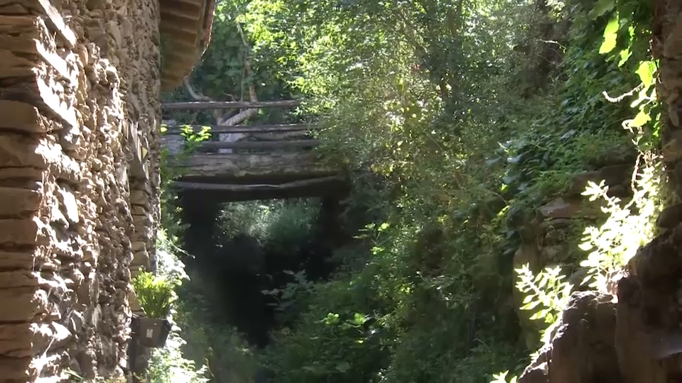 El turismo rural extremeño espera una ocupación del 90 por ciento en la Semana Santa 2025, tomando como referencia las tres noches principales de esta celebración, es decir del 17 al 20 de abril, y según encuestas realizadas en las provincias de Cáceres y Badajoz.  Se trata de un dato inferior al año pasado, cuando se rondó el 95 por ciento de ocupación, según la Federación Empresarial Extremeña de Turismo Rural (Feextur).  Al respecto, el colectivo añade que de momento apenas se han producido cancelaciones en los alojamientos de turismo rural en Extremadura por la lluvia prevista.