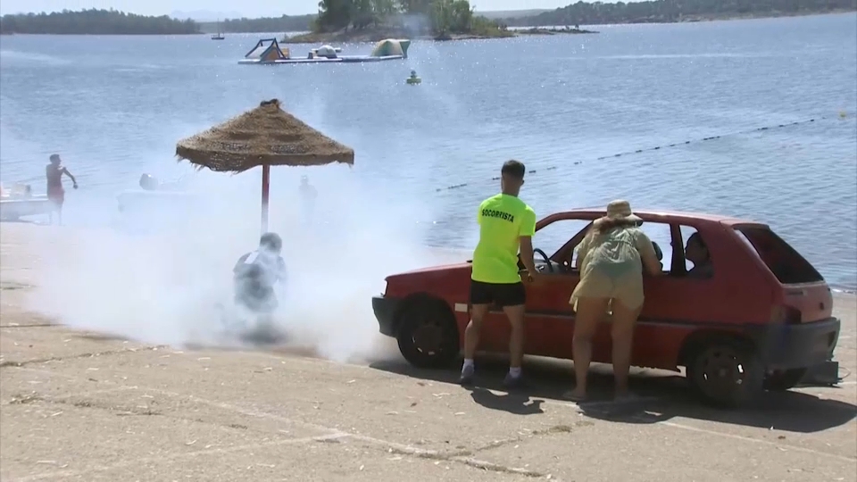 Simulacro en la playa de Orellana