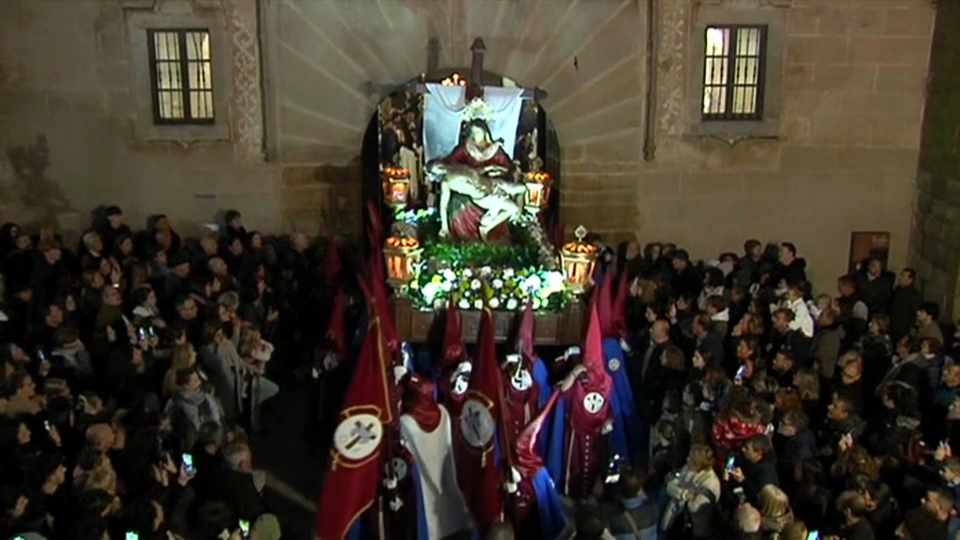 La Plaza de Abastos de Zafra mostrará a partir de este martes una exposición de su Semana Santa en diferentes épocas