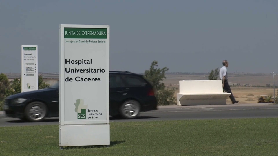 Heridos leves un hombre y una mujer en un accidente de tráfico en Casar de Cáceres
