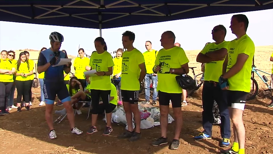 Homenaje ciclista Fuentes de León