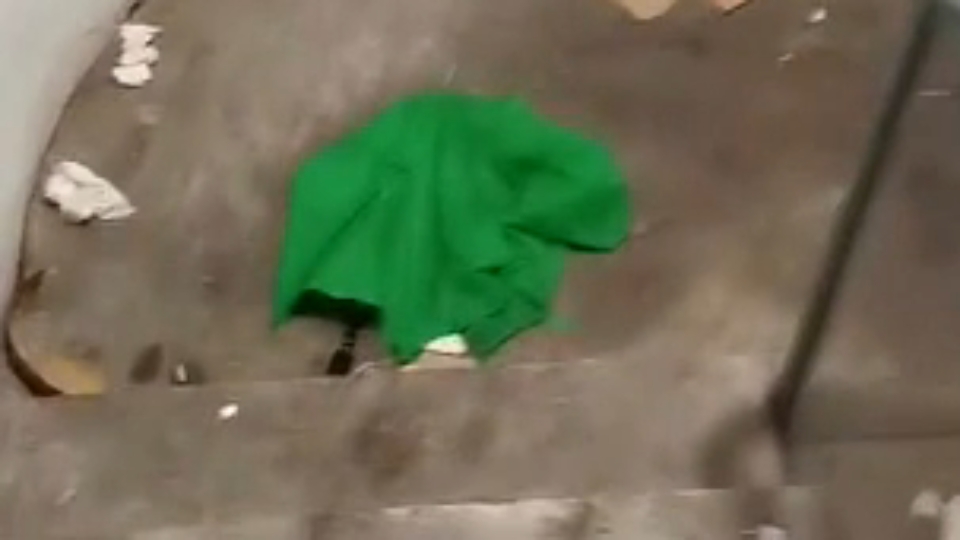 Usuarios del parking de puente de Trujillo en Plasencia se quejan de la acumulación de basura y malos olores
