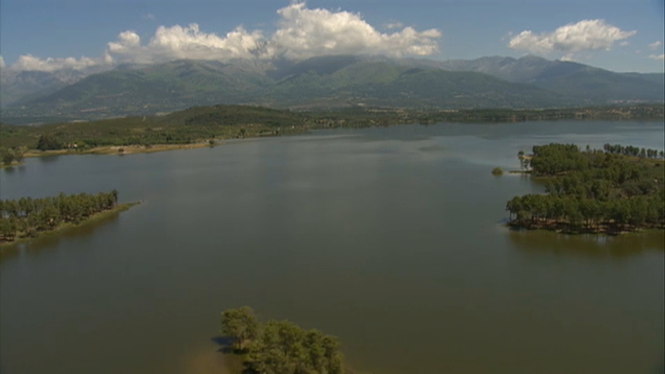 Cinco embalses de la cuenca del Tajo en Cáceres alivian con caudales significativos