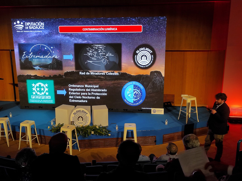 Diputación de Badajoz presenta en el Congreso Slowlight su red de fotómetros para monitorizar la contaminación lumínica
