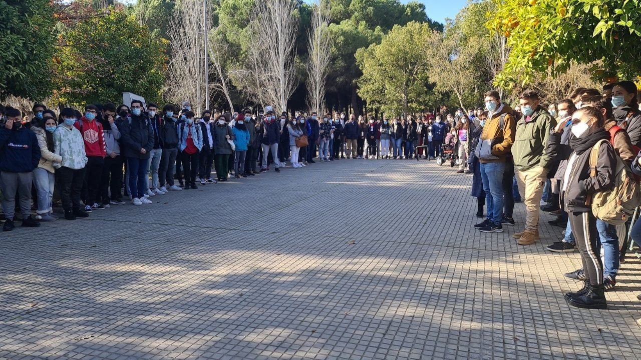 Minuto de silencio en la Universidad de Extremadura por Pablo Sierra.