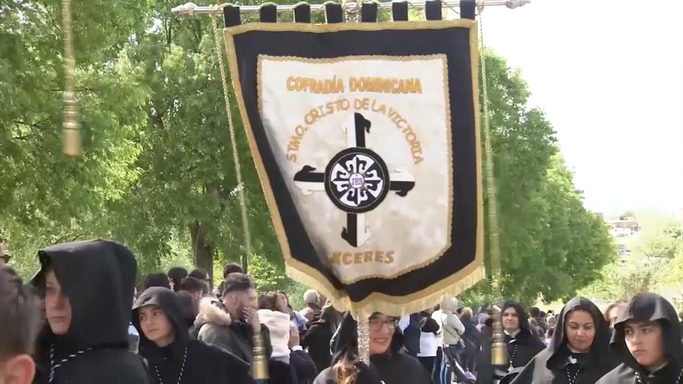 El Cristo de la Victoria y La Virgen del Buen Fin han protagonizado la jornada del Sábado Santo en Cáceres