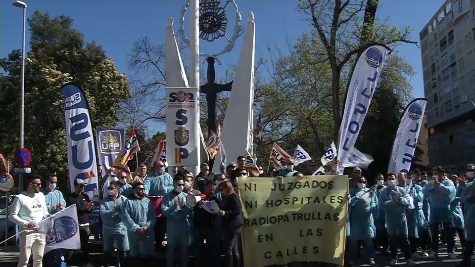 Agentes de Policía Nacional se han concentrado en Badajoz en protesta por la falta de radiopatrullas en las calles