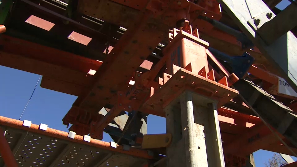 Así es la reparación y conservación del Puente de Hierro de Mérida del siglo XIX