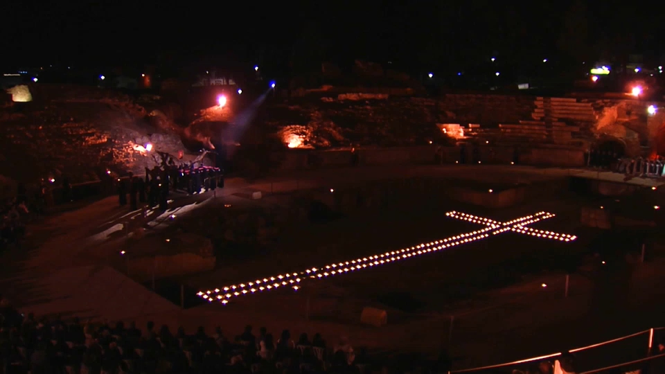 Vía Crucis en el anfiteatro romano de Mérida