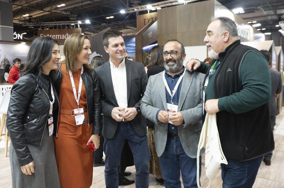 La Diputación de Cáceres promociona embalses, trenes turísticos, productos de calidad, naturaleza y patrimonio