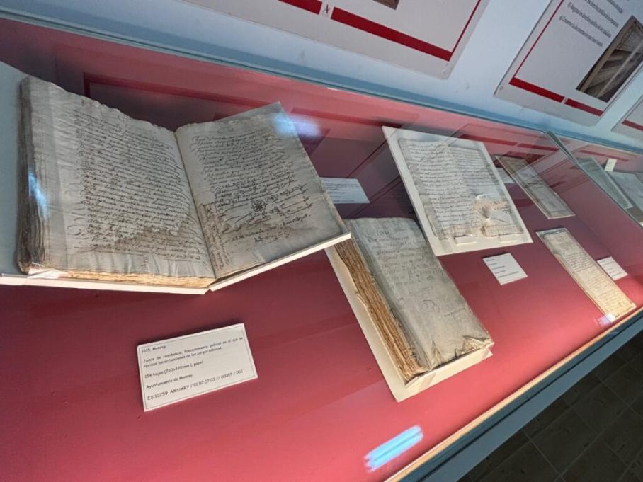 Una exposición en Pinofranqueado muestra documentos de su archivo de hace más de un siglo