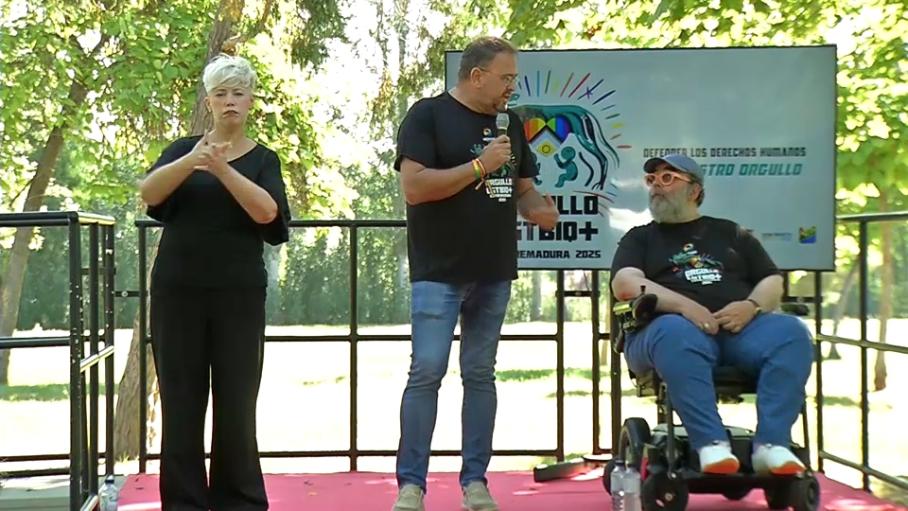 El escritor y periodista Roberto Enríquez, más conocido como Bob Pop