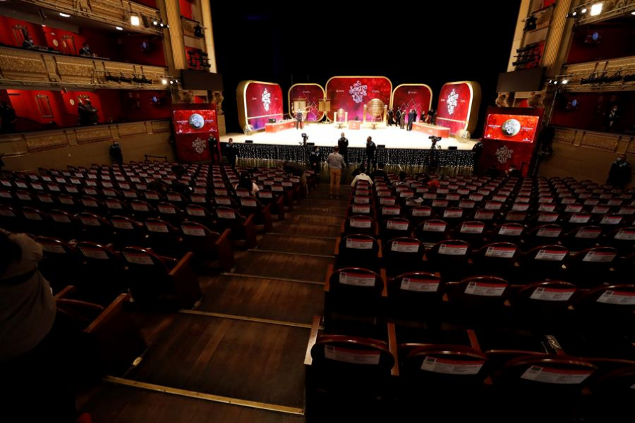 Detalle del patio de butacas del Teatro Real antes del inicio del Sorteo Extraordinario de la Lotería de Navidad.