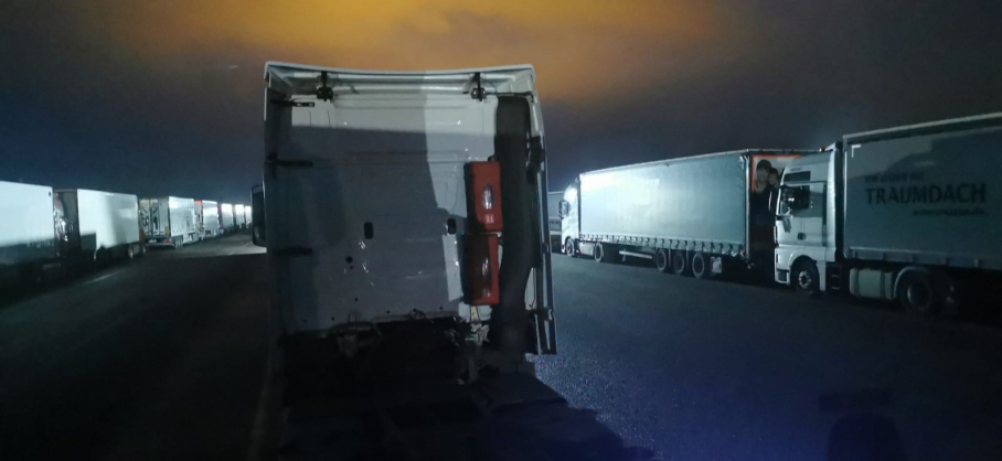 Camiones parados cerca de Calais
