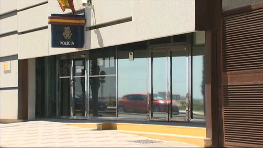 Exterior de la comisaría de la policía nacional en Don Benito