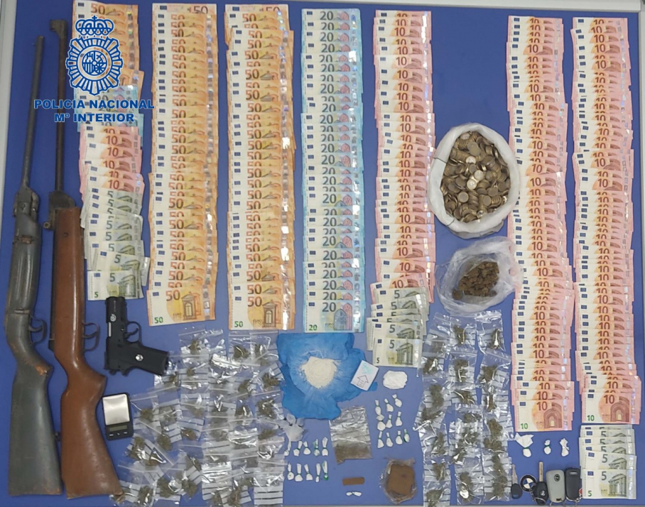 Material incautado por la Policía Nacional.