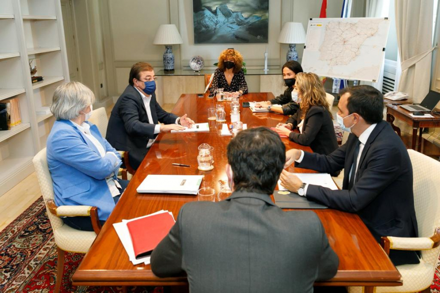 Reunión Vara y Raquel Sánchez, ministra de Transporte
