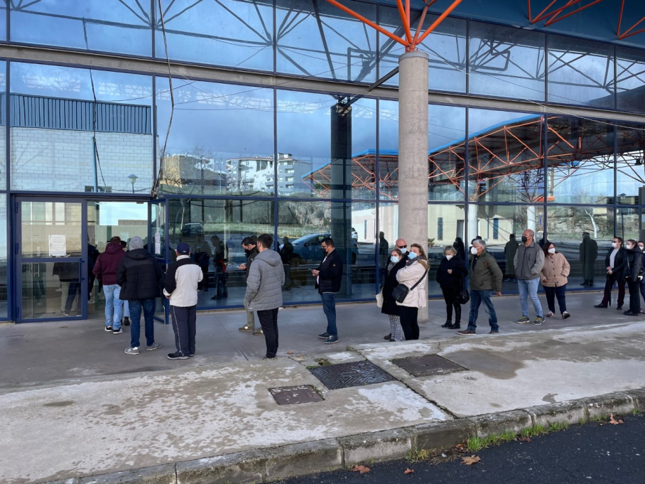 Ciudadanos acudiendo al punto de cribado de Plasencia