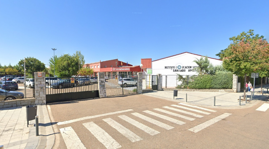 FACHADA DEL IES SANTIAGO APÓSTOL DE ALMENDRALEJO
