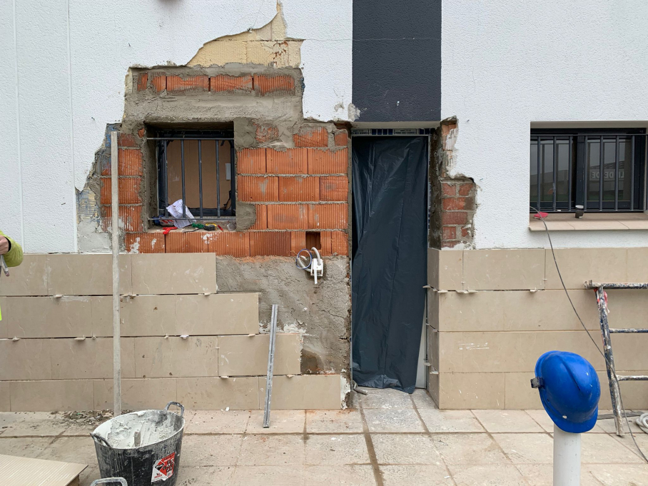 Lugar donde se realizó el butrón para intentar robar