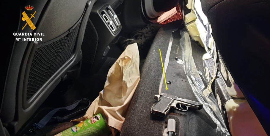 Pistola hallada en el coche