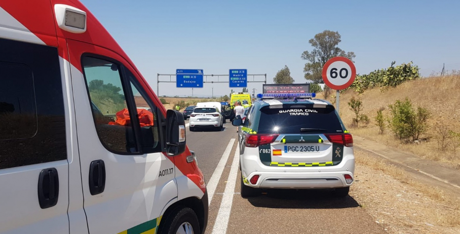 Accidente A-5 Cruz Roja y Guardia Civil