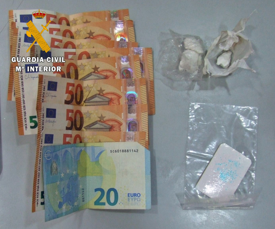 Droga y dinero intervenido en operación de la Guardia Civil